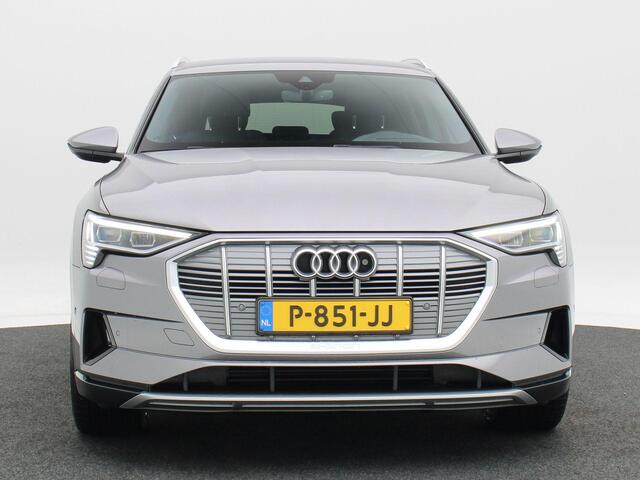 Audi e-tron 55 quattro Business edition Plus 95 kWh 409 Pk | Afneembare Trekhaak | Head-Up Display | Panoramadak | Stoelverwarming voor & achter | 4-Zone Airco | 21 Inch