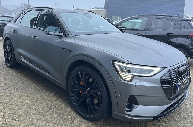 Audi e-tron e-tron 55 quattro 95 kWh BOMVOL | PANO | Audi Virtual Mirrors | Virtual Cockpit | Lederen Sportstoelen | Elektrische Stoel | B&O | 360 Camera | 2 Sleutels | Betreft een Wrap, Originele kleur is Antigua Blue Metallic |