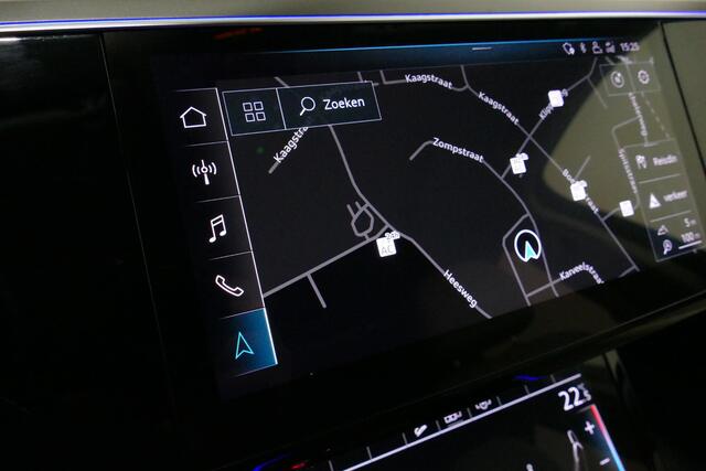 Audi e-tron 55 quattro Business Edition Plus 95 kWh / Panoramadak / Elektr. verstelbare voorstoelen (links memory) / Luchtvering / Apple Carplay - Android Auto / Ambienteverlichting / Matrix LED koplampen / Stoelverwarming / Achteruitrijcamera / Adaptive Cruise Contr
