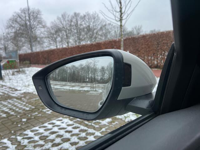 Audi e-tron e-tron 55 quattro advanced Pro Line Plus 95 kWh | Panoramadak | Bang & Olufsen | Stoelkoeling | Stoelverwarming | Massage | Head-Up Display | 360 Camera | Matrix LED | Luchtvering | Memory Seats | Elektrisch Verstelbare Stoelen