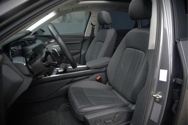 Audi e-tron 50 quattro Business edition Plus 71 kWh | Black Edition | Panoramadak | Camera | Memory Seats | Ambiance Verlichting | Luchtvering | Adaptive Cruise Control | Keyless | Matrix LED | Leder | Stoelverwarming | NAP |