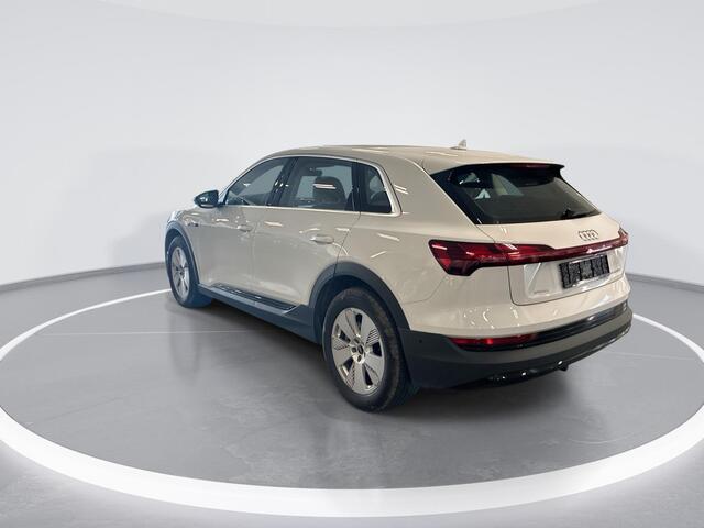 Audi e-tron 50 quattro Advanced edition 71 kWh / 313PK · Trekhaak · Panoramadak · Camera · Luchtvering · Leer · Stoelverwarming voor + achter ·
