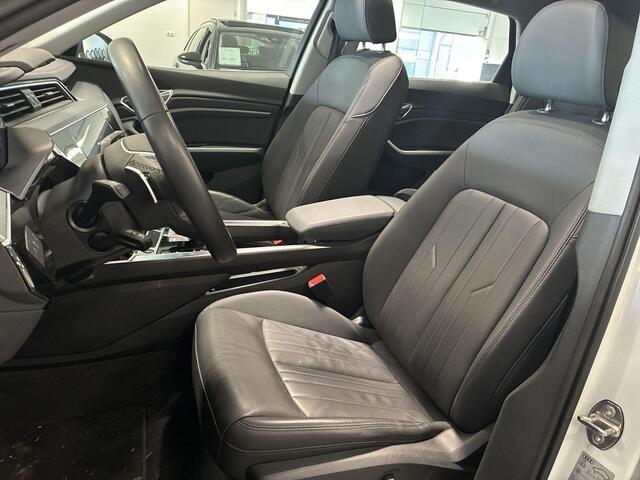 Audi e-tron 50 quattro Advanced edition 71 kWh / 313PK · Trekhaak · Panoramadak · Camera · Luchtvering · Leer · Stoelverwarming voor + achter ·