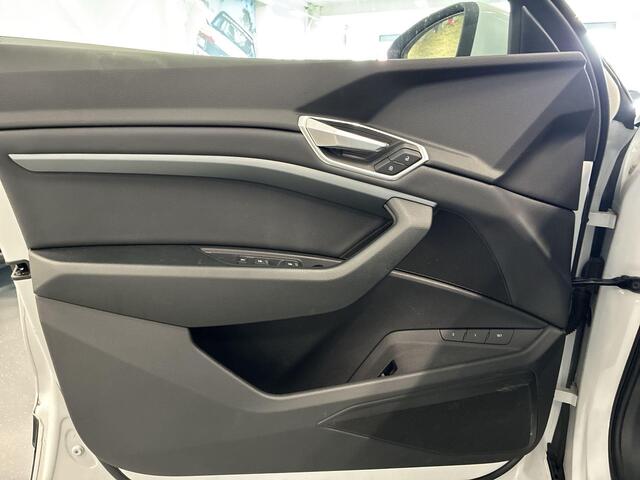 Audi e-tron 50 quattro Advanced edition 71 kWh / 313PK · Trekhaak · Panoramadak · Camera · Luchtvering · Leer · Stoelverwarming voor + achter ·