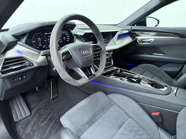 Audi e-tron GT RS 93 kWh | 598 PK | Panoramadak | Top view 360° camera | 21" LM velgen | Luchtvering | Voorstoelen verwarmd | Sportstoelen |