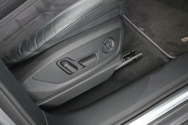 Audi e-tron 55 quattro 95 kWh 408pk SOH 95% Trekhaak 360Camera ACC Keyless Stoelverwarming Memory Navigatie