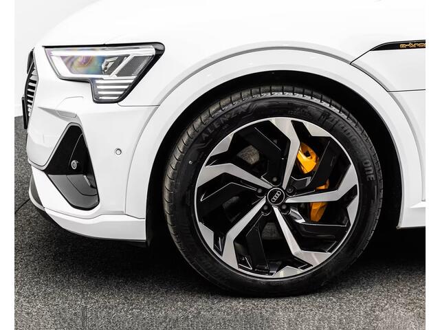 Audi e-tron 55 Quattro S-LINE 95 kWh (300kW/408pk) ** MATRIX, COGNAC LEDER, VIRTUAL SPIEGEL, PANO, HuD, 21-inch LMV ** UNFALLFREI ** ** INFORMEER OOK NAAR ONZE AANTREKKELIJKE FINANCIAL-LEASE TARIEVEN **