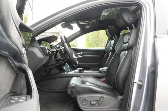 Audi e-tron 55 quattro | Panoramadak | Trekhaak | S-line | Leder | 360 camer