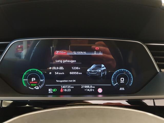 Audi e-tron 55 quattro S-Line 95 kWh Trekhaak, Pano, RS-stoelen, Matrix, 360 camera