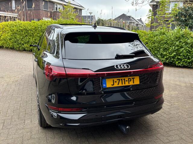 Audi e-tron 55 S-Line BenO TREKHAAK PANO NACHTZICHT