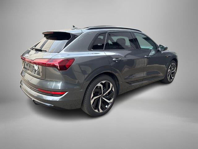 Audi e-tron 55 Quattro 408pk 95 kWh S Edition · SOH 91,7% · Panoramadak · Camera · Luchtvering · Afneembare Trekhaak · Apple/Android Car Play · Sfeerverlichting · ACC ·