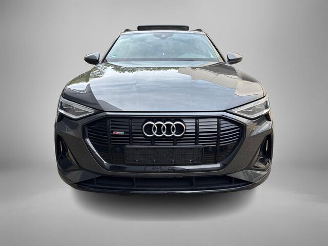 Audi e-tron 55 Quattro 408pk 95 kWh S Edition · SOH 91,7% · Panoramadak · Camera · Luchtvering · Afneembare Trekhaak · Apple/Android Car Play · Sfeerverlichting · ACC ·