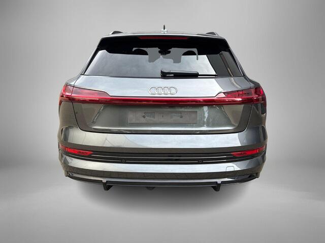 Audi e-tron 55 Quattro 408pk 95 kWh S Edition · SOH 91,7% · Panoramadak · Camera · Luchtvering · Afneembare Trekhaak · Apple/Android Car Play · Sfeerverlichting · ACC ·