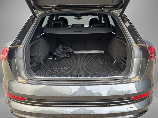 Audi e-tron 55 Quattro 408pk 95 kWh S Edition · SOH 91,7% · Panoramadak · Camera · Luchtvering · Afneembare Trekhaak · Apple/Android Car Play · Sfeerverlichting · ACC ·