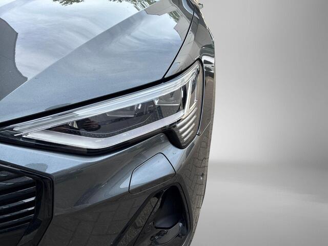 Audi e-tron 55 Quattro 408pk 95 kWh S Edition · SOH 91,7% · Panoramadak · Camera · Luchtvering · Afneembare Trekhaak · Apple/Android Car Play · Sfeerverlichting · ACC ·