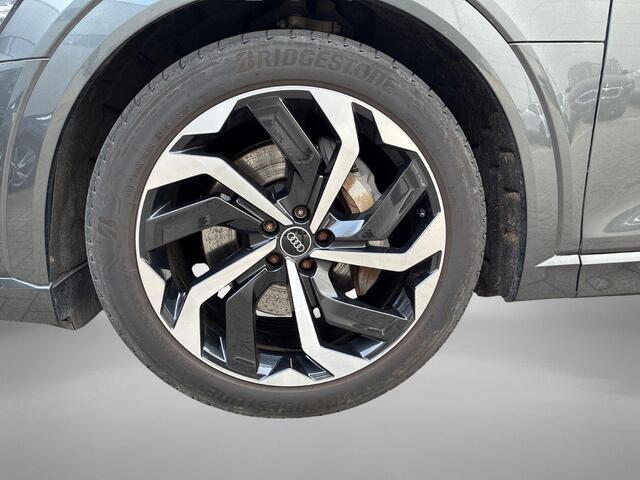 Audi e-tron 55 Quattro 408pk 95 kWh S Edition · SOH 91,7% · Panoramadak · Camera · Luchtvering · Afneembare Trekhaak · Apple/Android Car Play · Sfeerverlichting · ACC ·