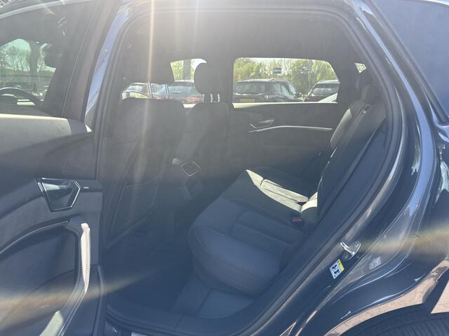 Audi e-tron 55 quattro S edition 95 kWh / SoH 96,4% / 50.665 km! / Trekhaak / Camera / Keyless / B&O / 21'' / Luchtvering / CarPlay / Stoelverwarming / DAB / ACC