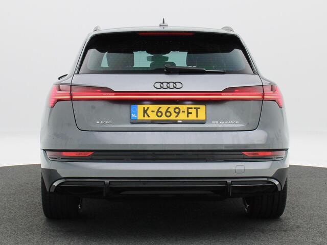 Audi e-tron 55 quattro S Line 95 kWh 408 Pk | Stoelverwarming | Camera | Panoramadak | Adaptive Cruise | CarPlay | Navigatie | 20 Inch