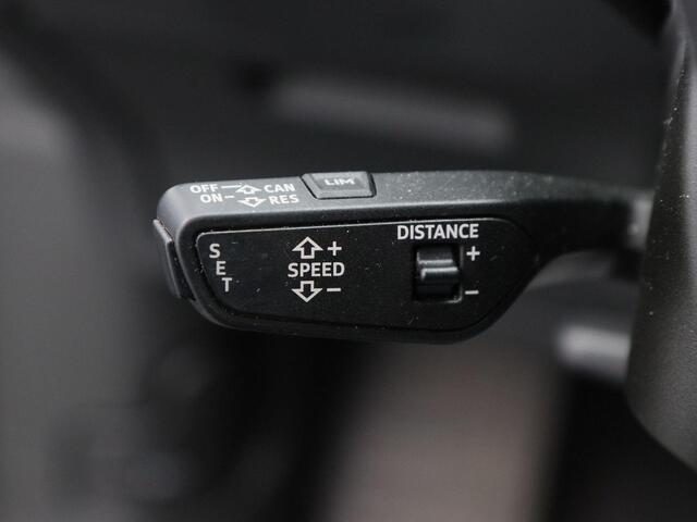 Audi e-tron 55 quattro S Line 95 kWh 408 Pk | Stoelverwarming | Camera | Panoramadak | Adaptive Cruise | CarPlay | Navigatie | 20 Inch