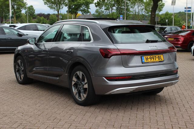 Audi e-tron e-tron 50 quattro Launch edition plus 71 kWh / SoH 91,9% / Panoramadak / Camera / Luchtvering / Intr.voorverwarming / Leder&Alcantara / 20'' / Navigatie / DAB / Stoelverwarming / ACC