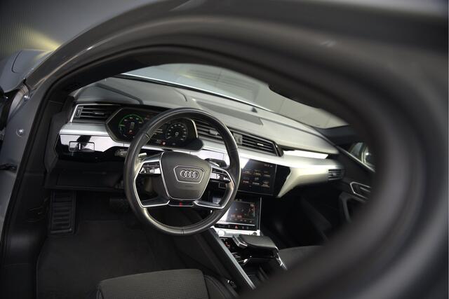 Audi e-tron Sportback 50 quattro S edition 71 kWh S-Line | Bang & Olufsen | Panoramadak | Stoelverwarming | Adaptive Cruise Control | Ambiance Verlichting | 360 Camera | Luchtvering | Memory Seat | Keyless | Trekhaak | SOH 89%