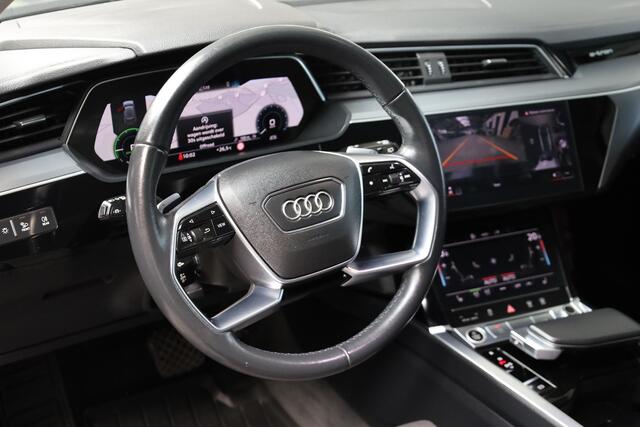 Audi e-tron 55 quattro S Line 95 kWh 360-CAMERA LEER/ALCANTARA TREKHAAK-AFN VIRTUAL-COCKPIT LUCHTVERING CARPLAY MEMORY NAVI DAB STOELVERWARMING 2xPDC CRUISE CLIMA 20"LMV