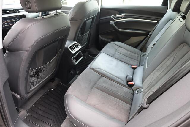 Audi e-tron 55 quattro S Line 95 kWh 360-CAMERA LEER/ALCANTARA TREKHAAK-AFN VIRTUAL-COCKPIT LUCHTVERING CARPLAY MEMORY NAVI DAB STOELVERWARMING 2xPDC CRUISE CLIMA 20"LMV