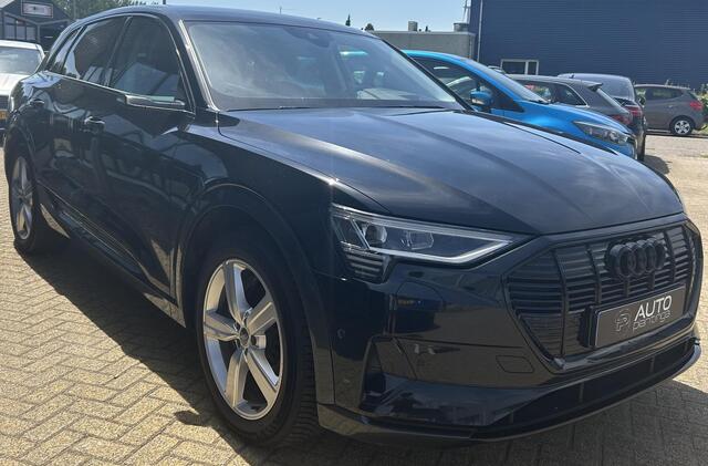 Audi e-tron e-tron 55 quattro 95 kWh 408PK | DEALERONDERHOUDEN | Zeer Nette Staat! | Luxe Lederen Stoelen Elektrisch Met Memory | Achteruitrijcamera | Virtual Mirrors | Head Up Display | Elektrische Achterklep | All Season Banden | 3 Laadkabels | 2 Sleutels | APK tot