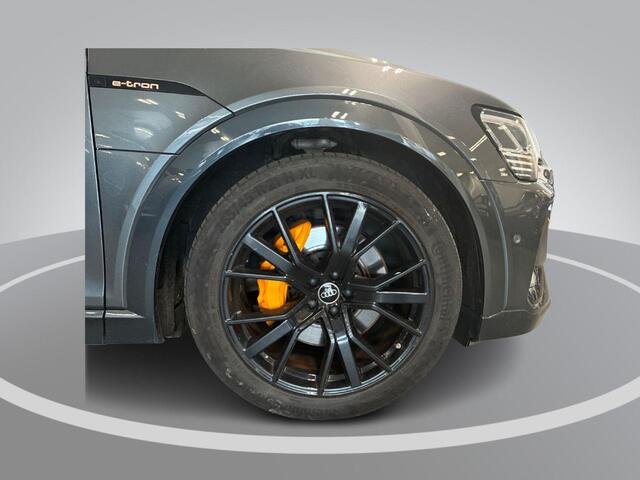 Audi e-tron 55 quattro S edition 95 kWh 408pk · Panoramadak · 360 Camera · Luchtvering · Elek. Stoelen + Geheugen · Dodehoeksensor · Keyless ·