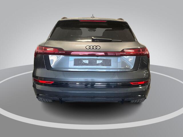 Audi e-tron 55 quattro S edition 95 kWh 408pk · Panoramadak · 360 Camera · Luchtvering · Elek. Stoelen + Geheugen · Dodehoeksensor · Keyless ·