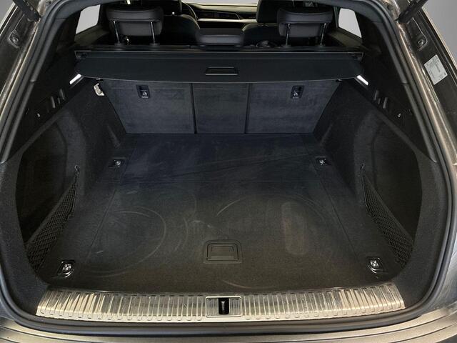 Audi e-tron 55 quattro S edition 95 kWh 408pk · Panoramadak · 360 Camera · Luchtvering · Elek. Stoelen + Geheugen · Dodehoeksensor · Keyless ·
