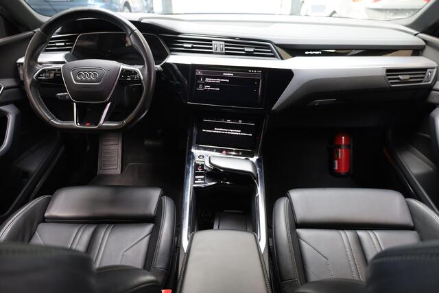 Audi e-tron 55 quattro S Edition 95 kWh PANO B&O TREKHAAK-AFN SPORTSTUUR LUCHTVERING VIRTUAL MEMORY 360-CAM ACC LEER DAB STOELVERW. CARPLAY 2XPDC 20''LMV