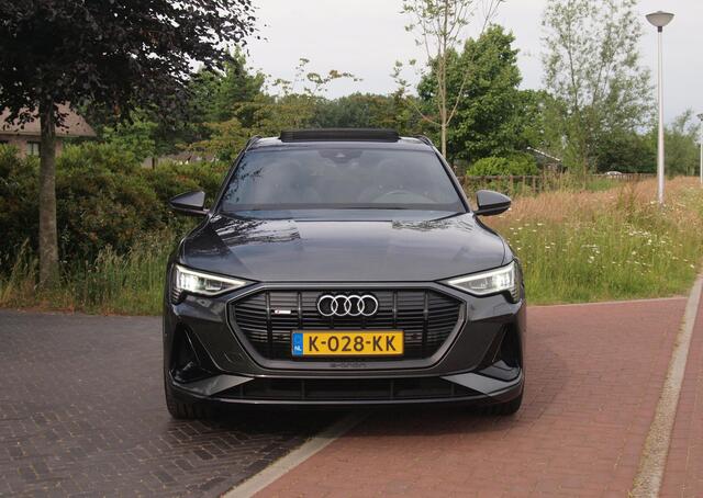 Audi e-tron Sportback 55 quattro S edition 95 kWh | Panoramadak | Camera | Sfeerverlichting | Bang & Olufsen | 22 inch |