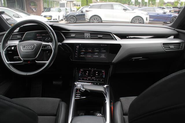 Audi e-tron e-tron 50 quattro Launch edition Black 71 kWh / Panoramadak / Camera / 20'' / Luchtvering / ACC / Navigatie / Stoelverwarming / DAB