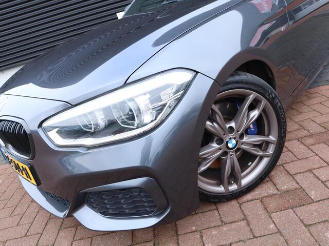 BMW 1-SERIE M140i Centennial Executive | Handbak | Clima | Cruise | Navi | Alcantara | M-Sport | PDC | LED | Multimedia |