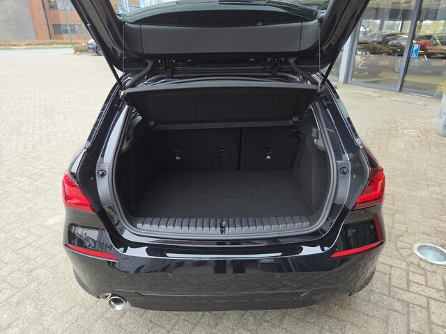 BMW 1-SERIE 118i Executive Edition A/T | Navi | Trekhaak | Cruise