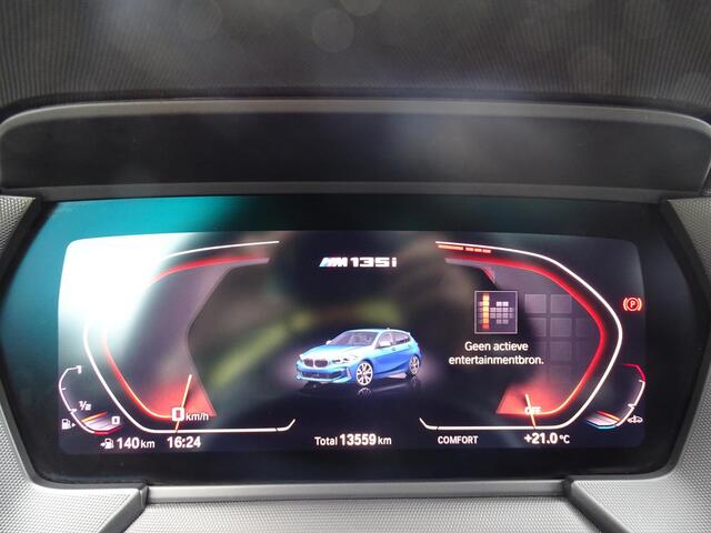 BMW 1-SERIE M135i xDrive High Executive PANORAMADAK|HEAD-UP DISPLAY|DODEHOEK DETECTIE|ACHTERUIT RIJ CAMERA|SPORT STOELEN|KEYLESS ENTRY/GO|NAVIAGTIE|LASER KOPLAMPEN