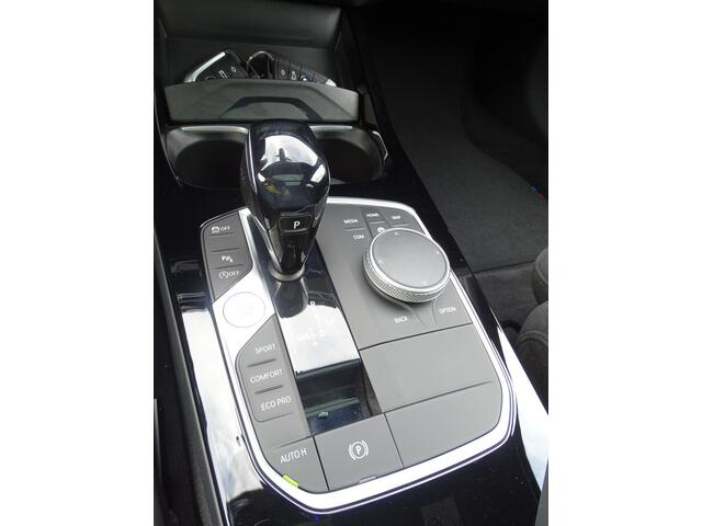 BMW 1-SERIE M135i xDrive High Executive PANORAMADAK|HEAD-UP DISPLAY|DODEHOEK DETECTIE|ACHTERUIT RIJ CAMERA|SPORT STOELEN|KEYLESS ENTRY/GO|NAVIAGTIE|LASER KOPLAMPEN