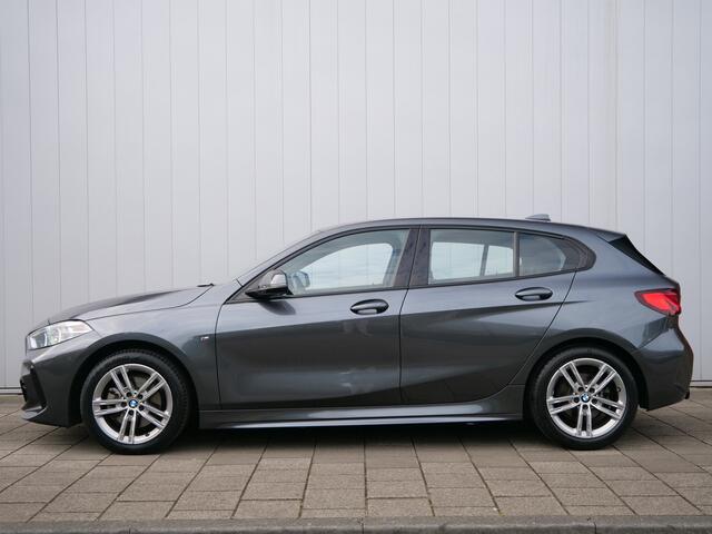 BMW 1-SERIE 116i 109pk Executive Edition M-pakket LED / Navigatie / 17 Inch / Apple Carplay