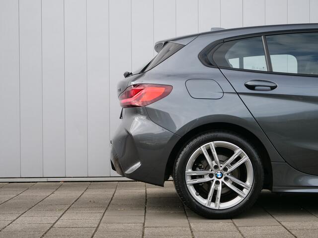 BMW 1-SERIE 116i 109pk Executive Edition M-pakket LED / Navigatie / 17 Inch / Apple Carplay