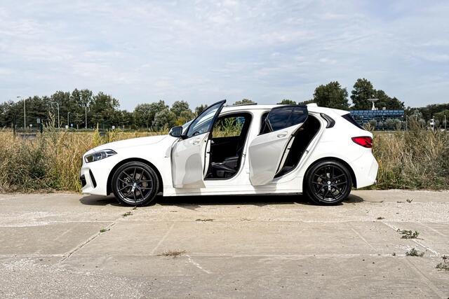 BMW 1-SERIE 118i High Executive Edition | M Sport | Stoelverwarming | Glazen Panoramadak |
