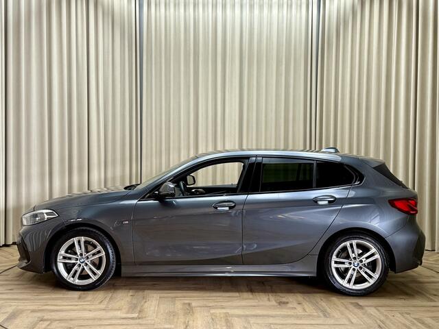 BMW 1-SERIE 118i *M-Sport* Dealer Onderhouden / Eerste Eigenaar / Carplay / Digital Cockpit / 1/2 Leder / LED / Navigatie / Cruise / 17'' LMV