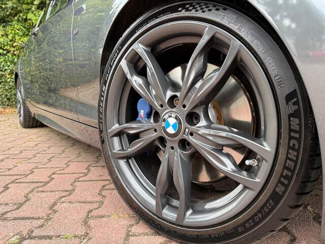 BMW 1-SERIE M140i High Exec M-SPORT/AIRCO/ACARPLAY/NAVI/PDC/NIEUWE APK/LED