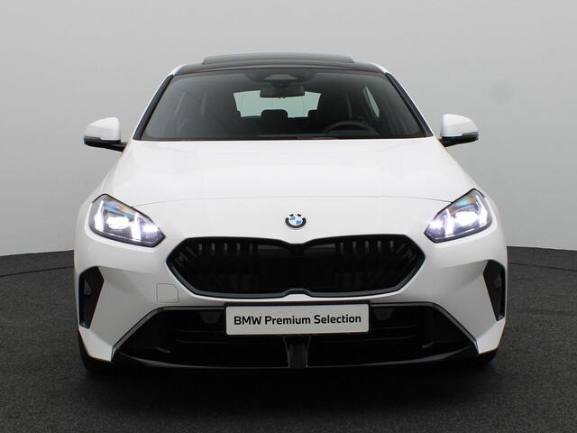 BMW 1-SERIE 120 M Sportpakket Pro | Innovation Pack | Panoramadak | Parking Assistant Plus | Head-Up Display | Harman Kardon | 19''