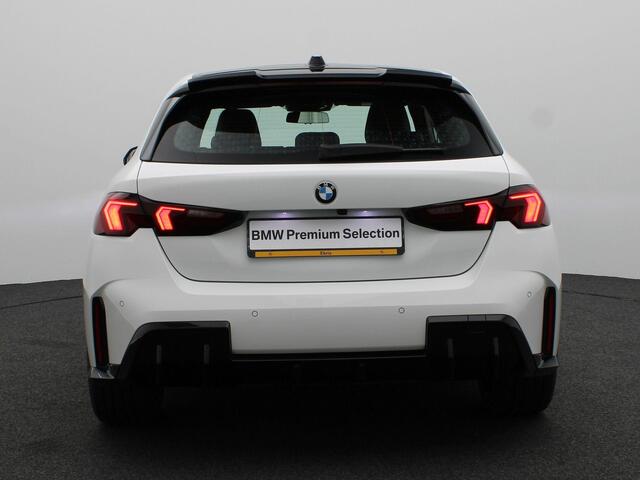 BMW 1-SERIE 120 M Sportpakket Pro | Innovation Pack | Panoramadak | Parking Assistant Plus | Head-Up Display | Harman Kardon | 19''