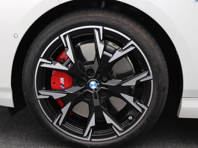 BMW 1-SERIE 120 M Sportpakket Pro | Innovation Pack | Panoramadak | Parking Assistant Plus | Head-Up Display | Harman Kardon | 19''