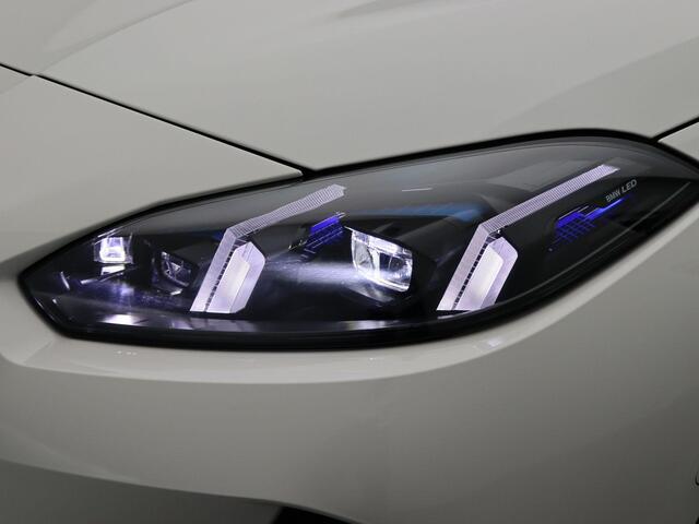 BMW 1-SERIE 120 M Sportpakket Pro | Innovation Pack | Panoramadak | Parking Assistant Plus | Head-Up Display | Harman Kardon | 19''