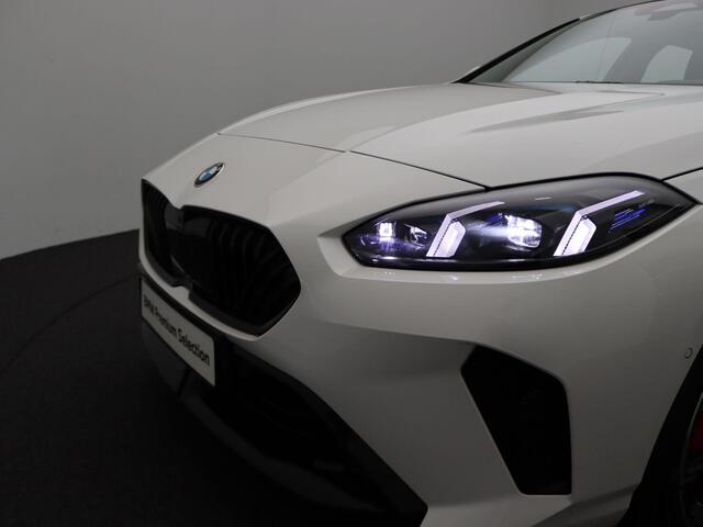 BMW 1-SERIE 120 M Sportpakket Pro | Innovation Pack | Panoramadak | Parking Assistant Plus | Head-Up Display | Harman Kardon | 19''
