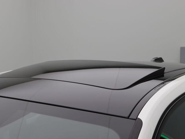 BMW 1-SERIE 120 M Sportpakket Pro | Innovation Pack | Panoramadak | Parking Assistant Plus | Head-Up Display | Harman Kardon | 19''