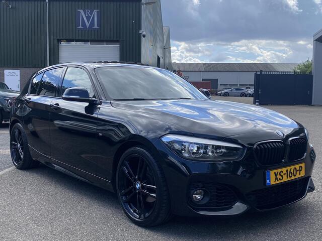 BMW 1-SERIE 118i Edition M Sport Shadow High Executive ORIGINEEL NEDERLANDSE AUTO MET NAP | VOLLEDIG LEDER + STOELVERWARMING| SCHUIFDAK | APPLE CARPLAY | XENON | RIJKLAAR MET 12 MAANDEN BOVAG GARANTIE!